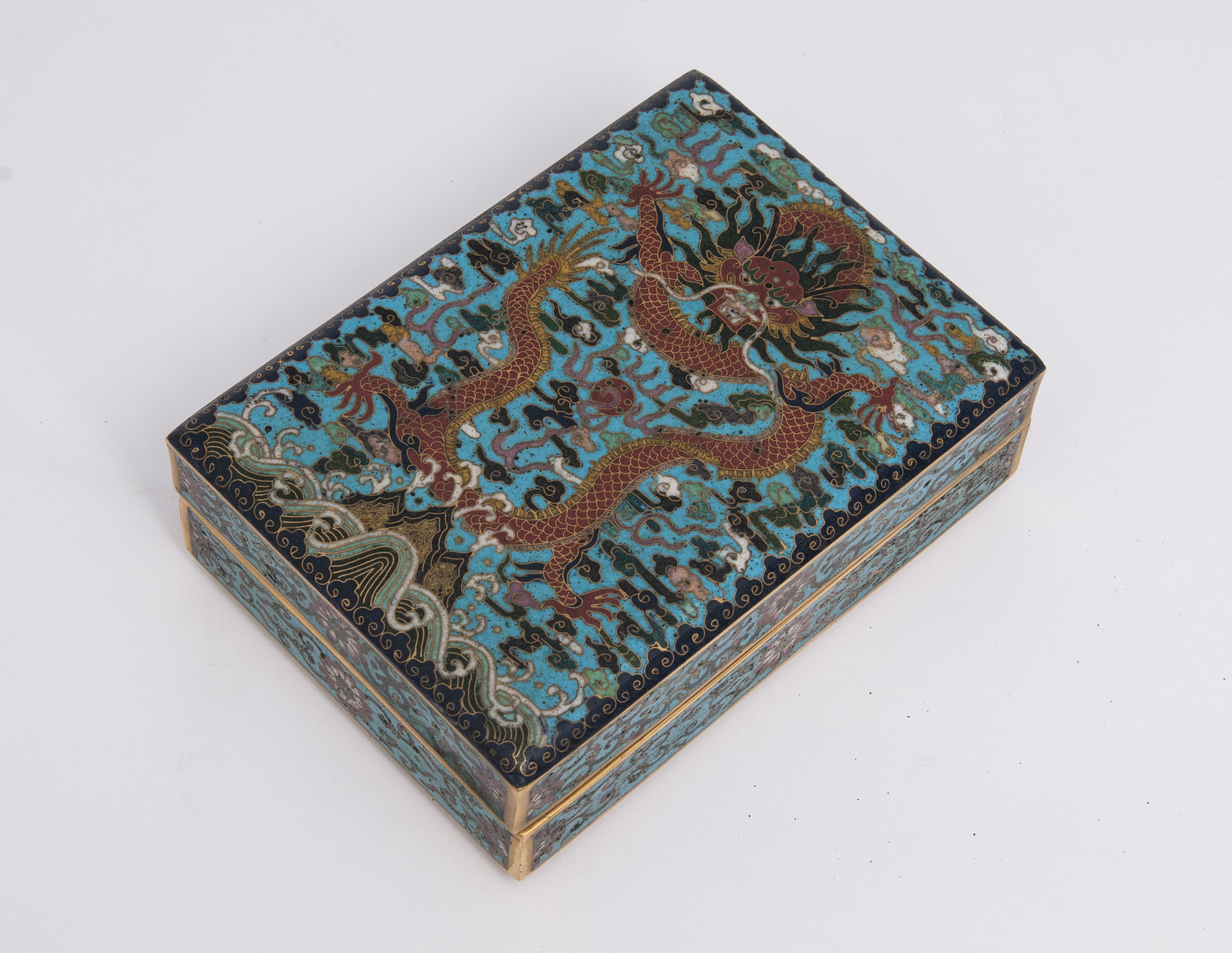 A cloisonné box with dragon motif - image 3
