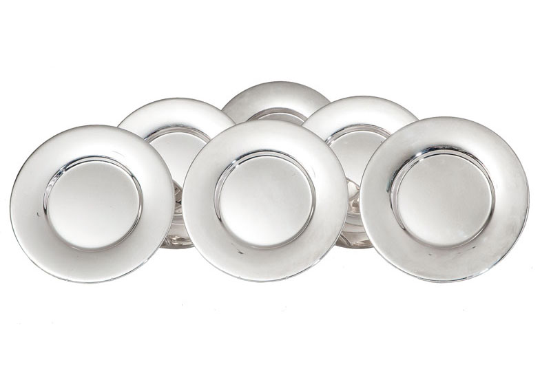 A set of 6 serving dishs