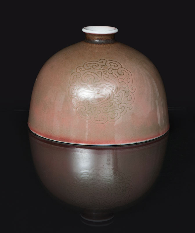 A 'Peachbloom' beehive water jar