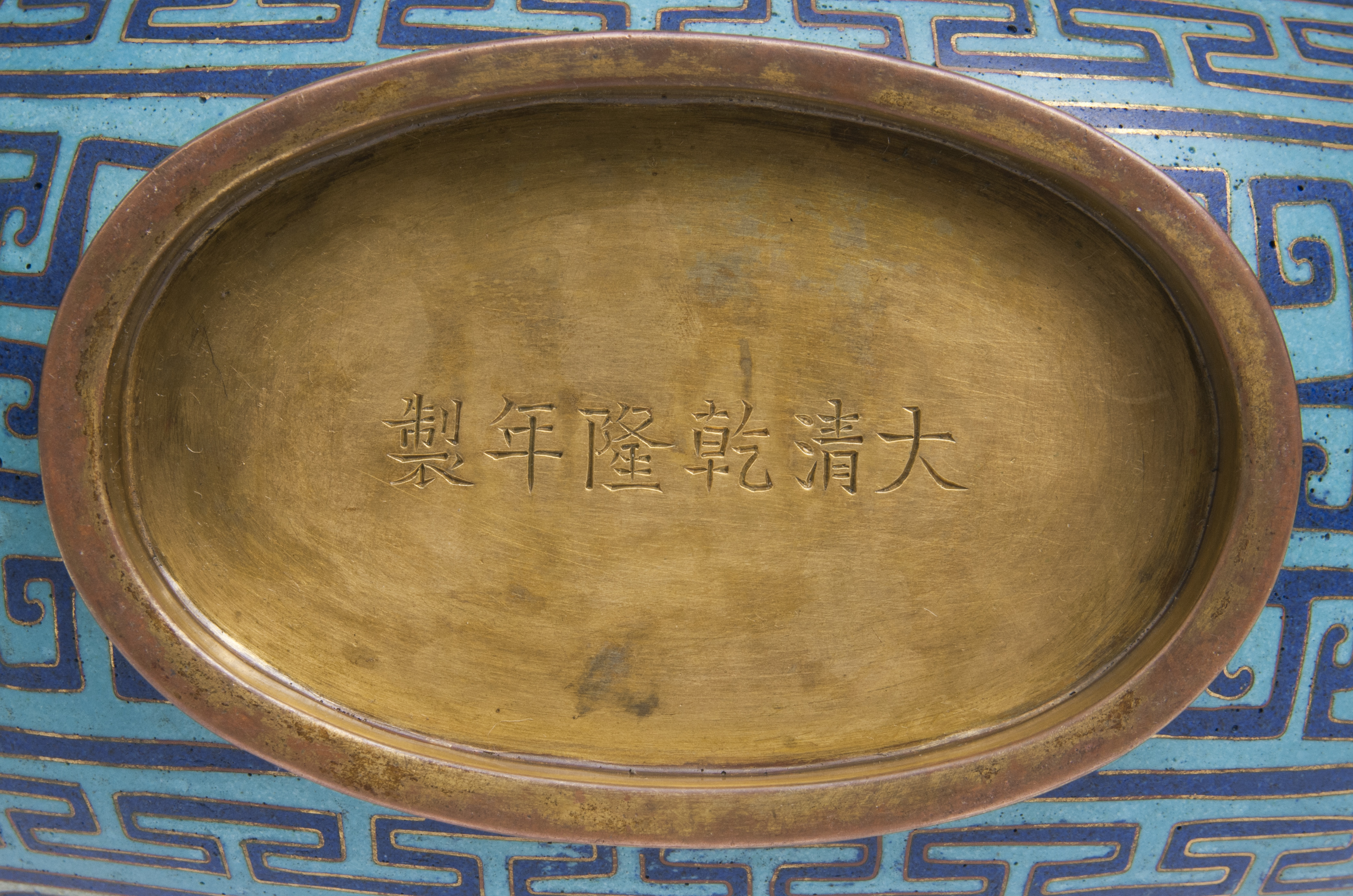 A large cloisonné moon flask with landscapes after the famous 'Ode to the Red Cliff' - image 3