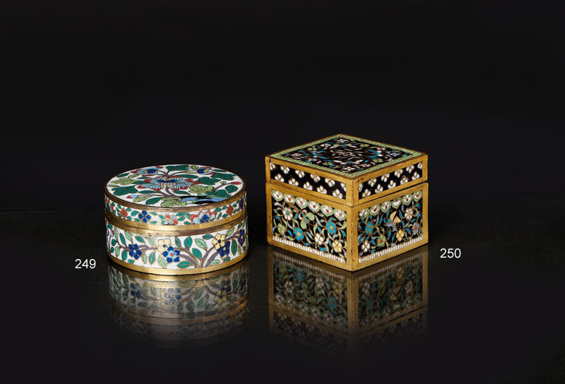 A cloisonné box with cover and peony flowers