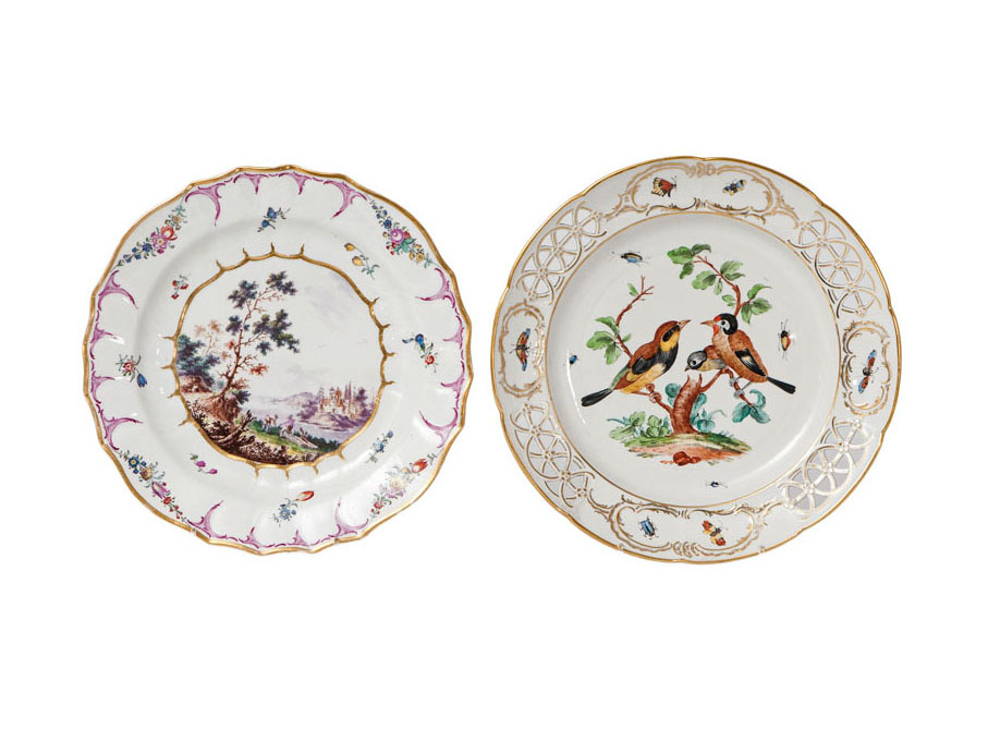 A set of 2 plates