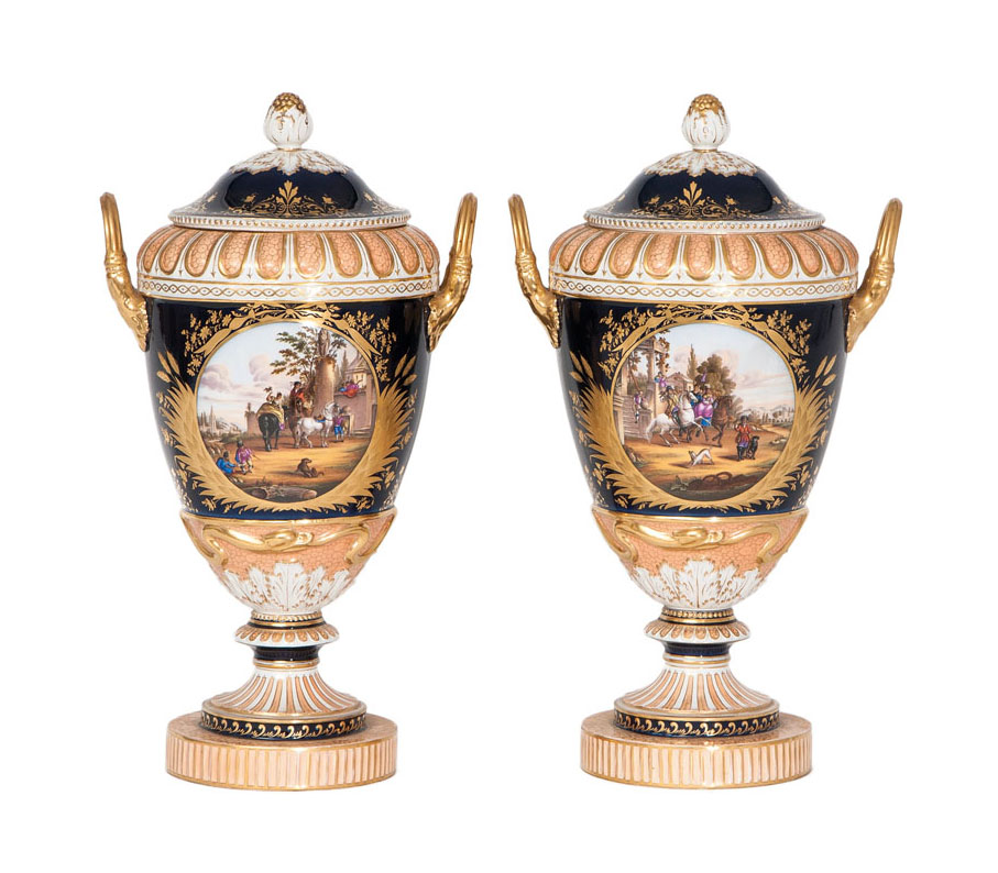 Prächtiges Paar 'Weimar'-Vasen mit Jagdszenen
