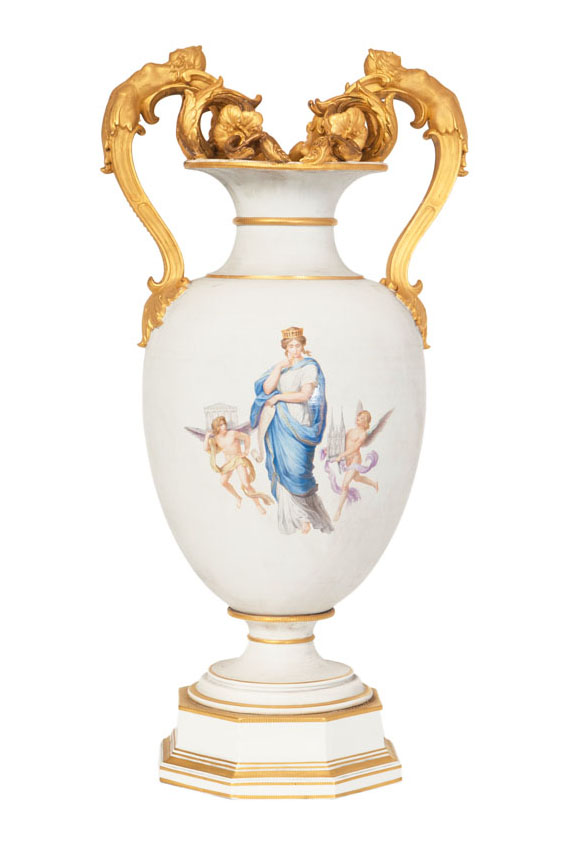 Imposante Urbino-Vase mit Allegorie der Baukunst