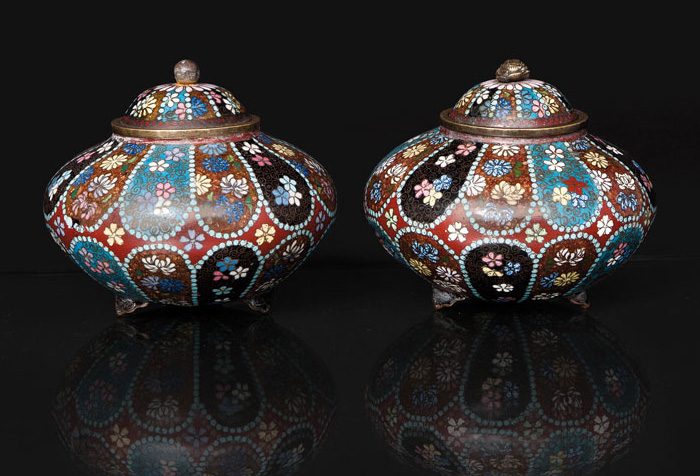 A pair of cloisonné cover boxes with flower decoration