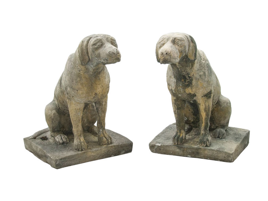 A pair of garten decorations 'Hunting dog'