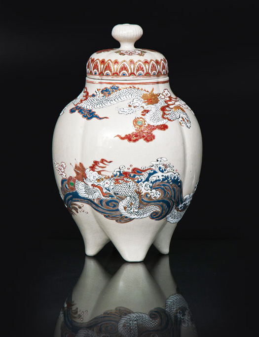 'Satsuma'-Deckelvase mit Drachen-Motiv