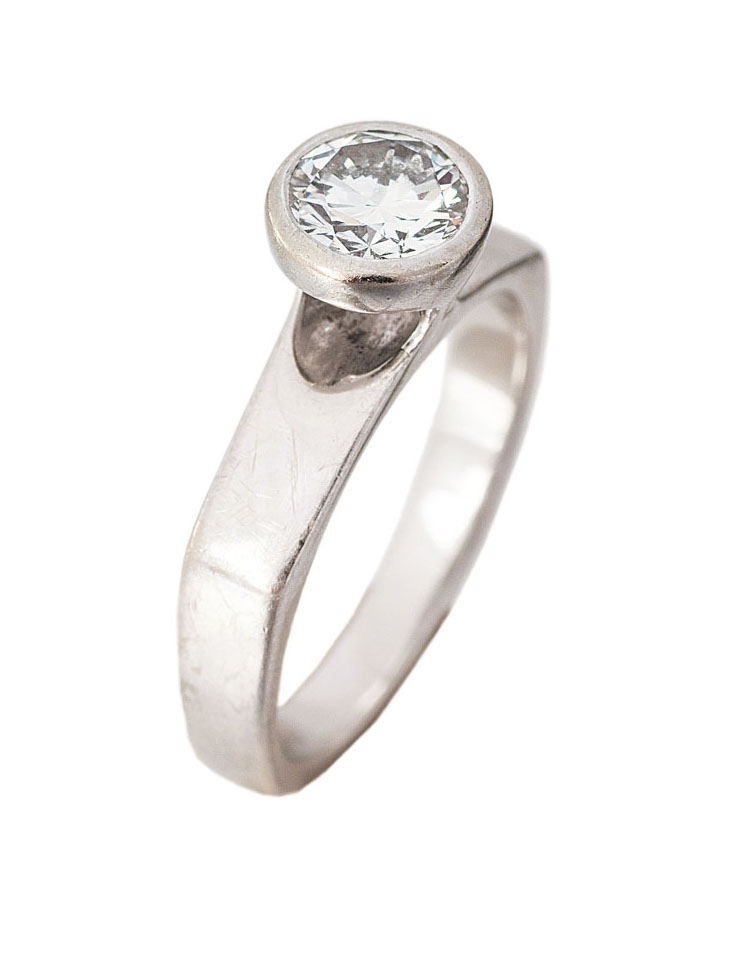 A single stone diamond ring - image 2