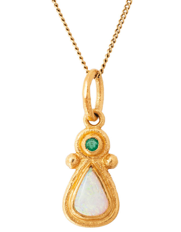 An opal jewelry set with pendant, necklace and two rings