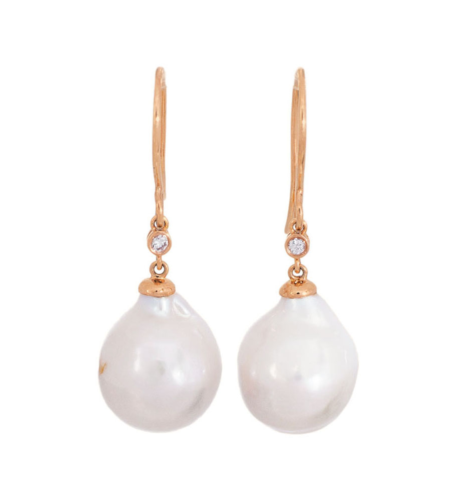 A pair of pearl earpendants