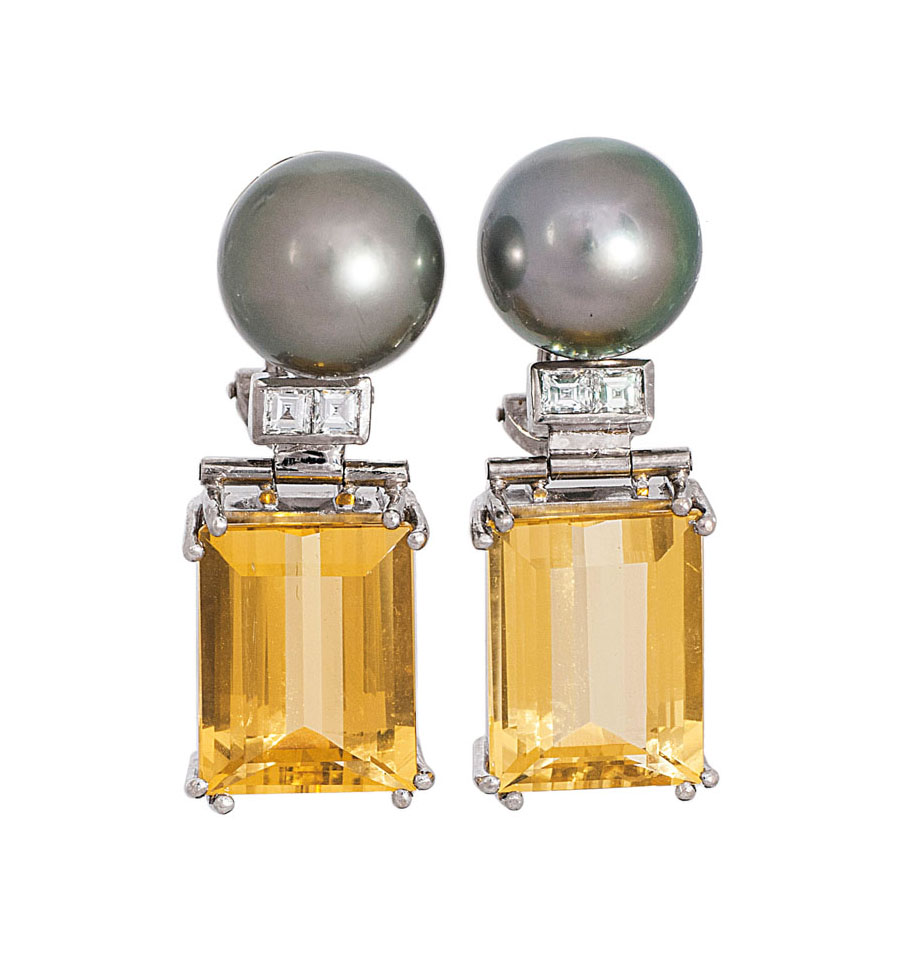 A pair of extraordinary goldberyll Tahiti pearl earrings