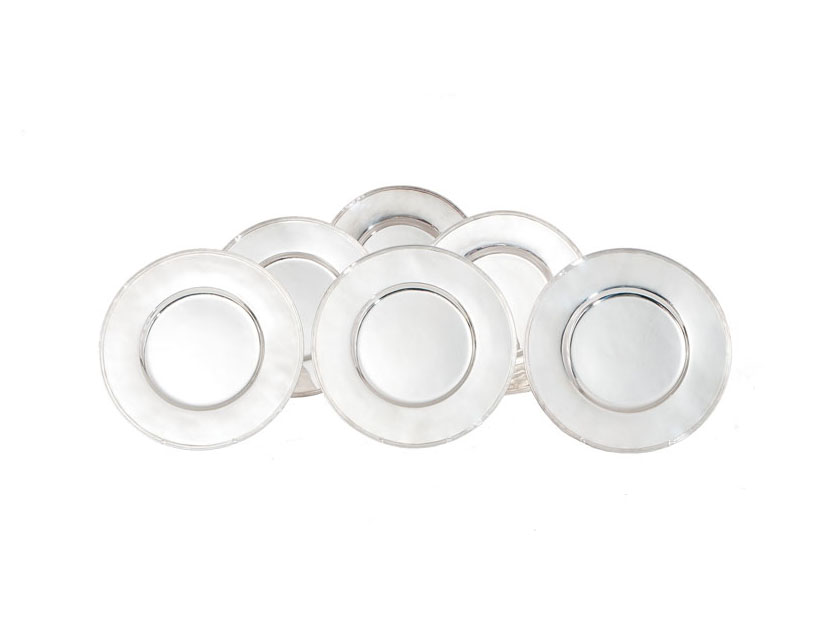 A set of 6 serving plates