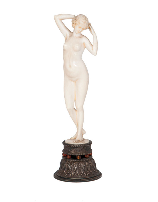 Jugendstil-Figur 'Weiblicher Akt'