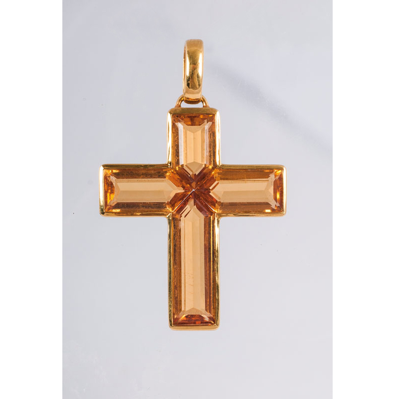 A cross shaped citrine pendant