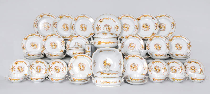 A dinner service 'Gelber Hofdrache' for 12 persons