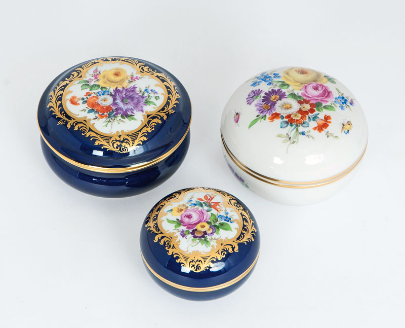 A set of 3 boxes with cover 'Deutsche Blume'