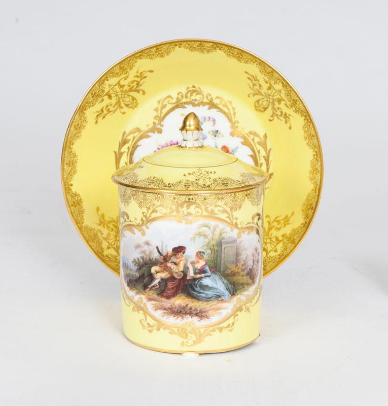 A cup with cover and watteau scenes on yellow fond