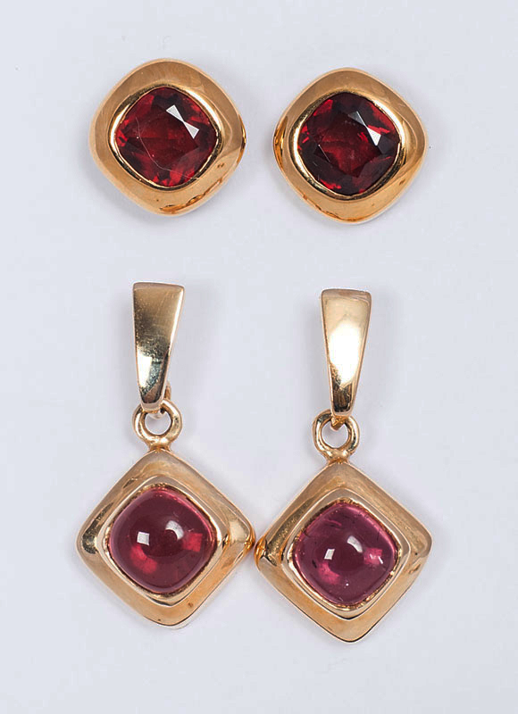 A set of 3 golden earrings