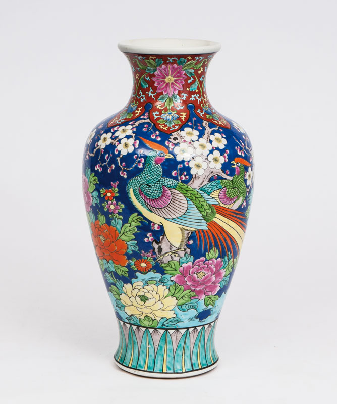 A grand balustervase with phoenixes