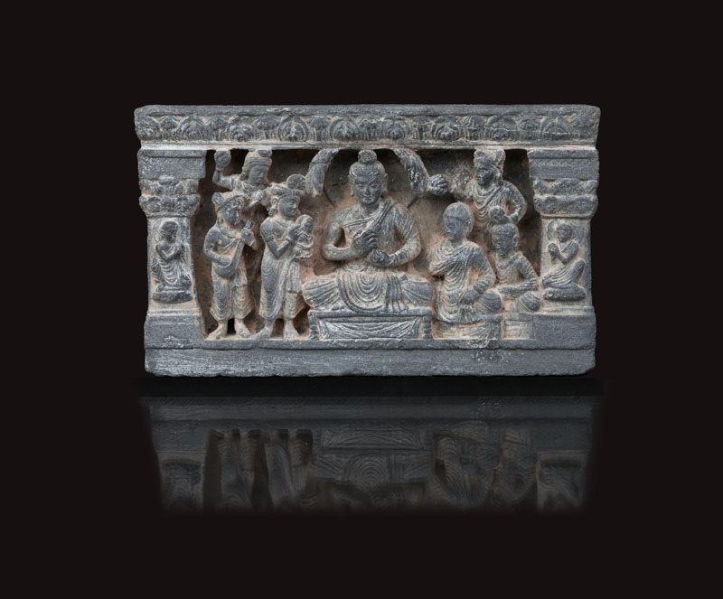 Feiner Relief-Fries mit Buddha und Gefolgschaft