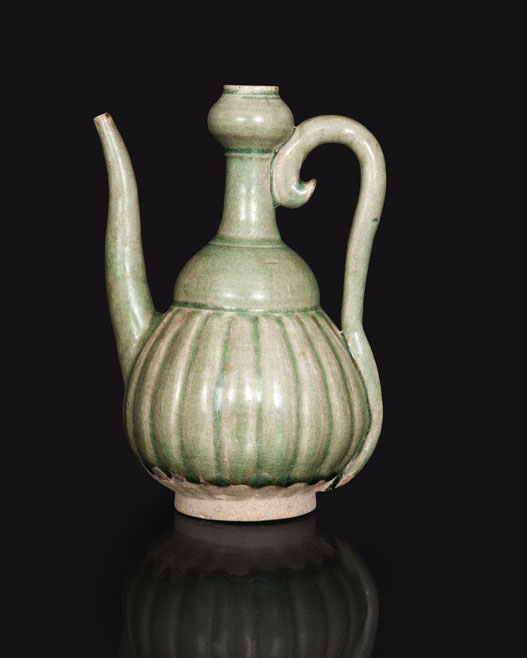 A celadon ewer with grooved wall