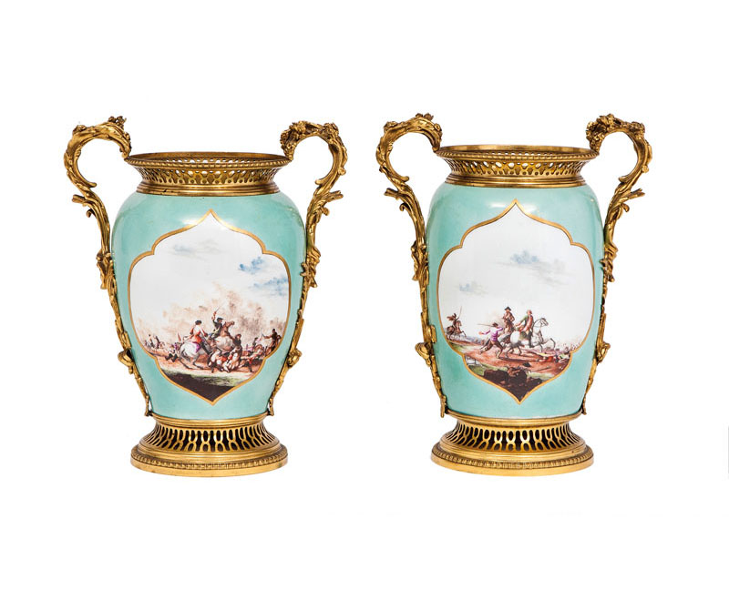 A pair of important Augustus-Rex vases with battle scenes