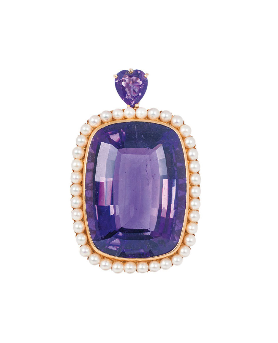 A pendant with amethyst and small pearls
