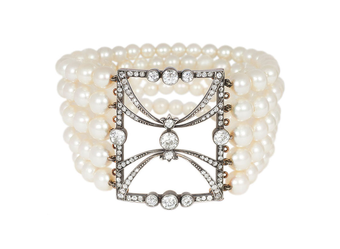 A pearl bracelet with Art-Nouveau diamond clasp