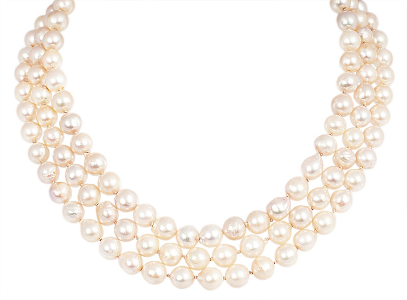 A pearl necklace