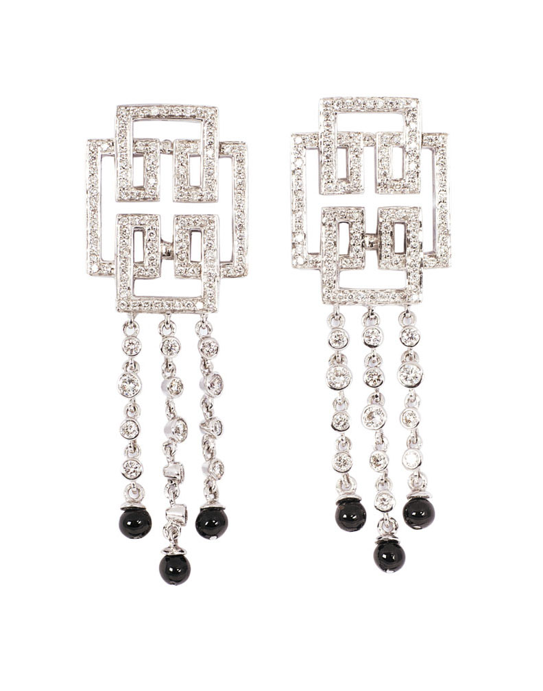 A pair of diamond earpendants in Art-Déco style