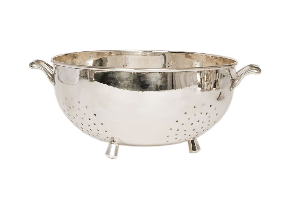 A extraordinary colander