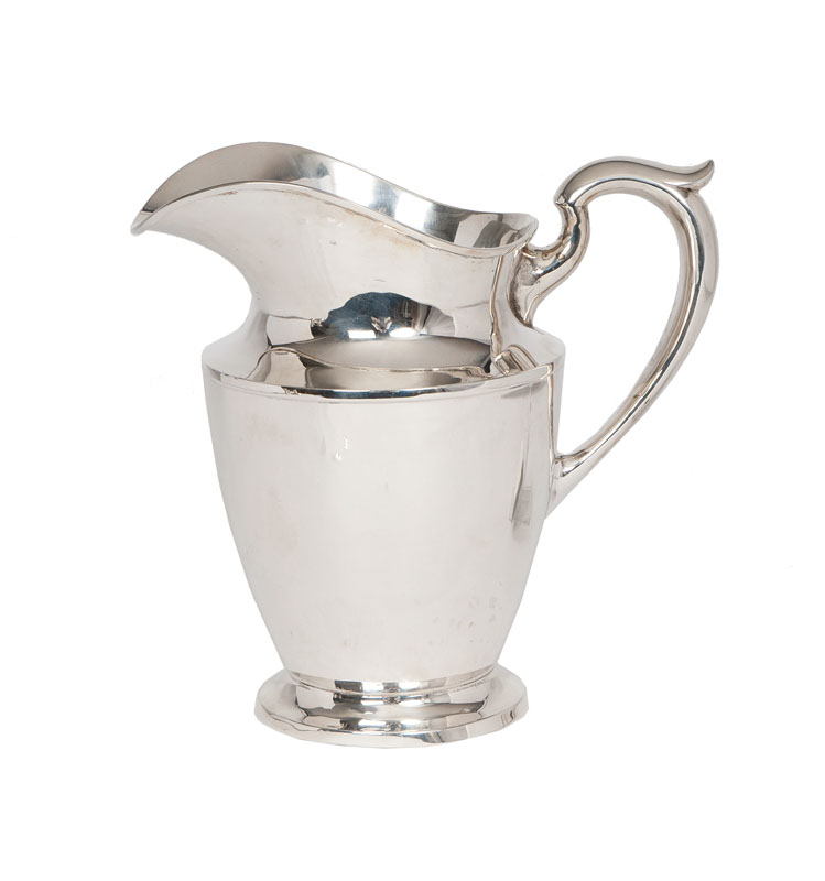 An elegant water jug