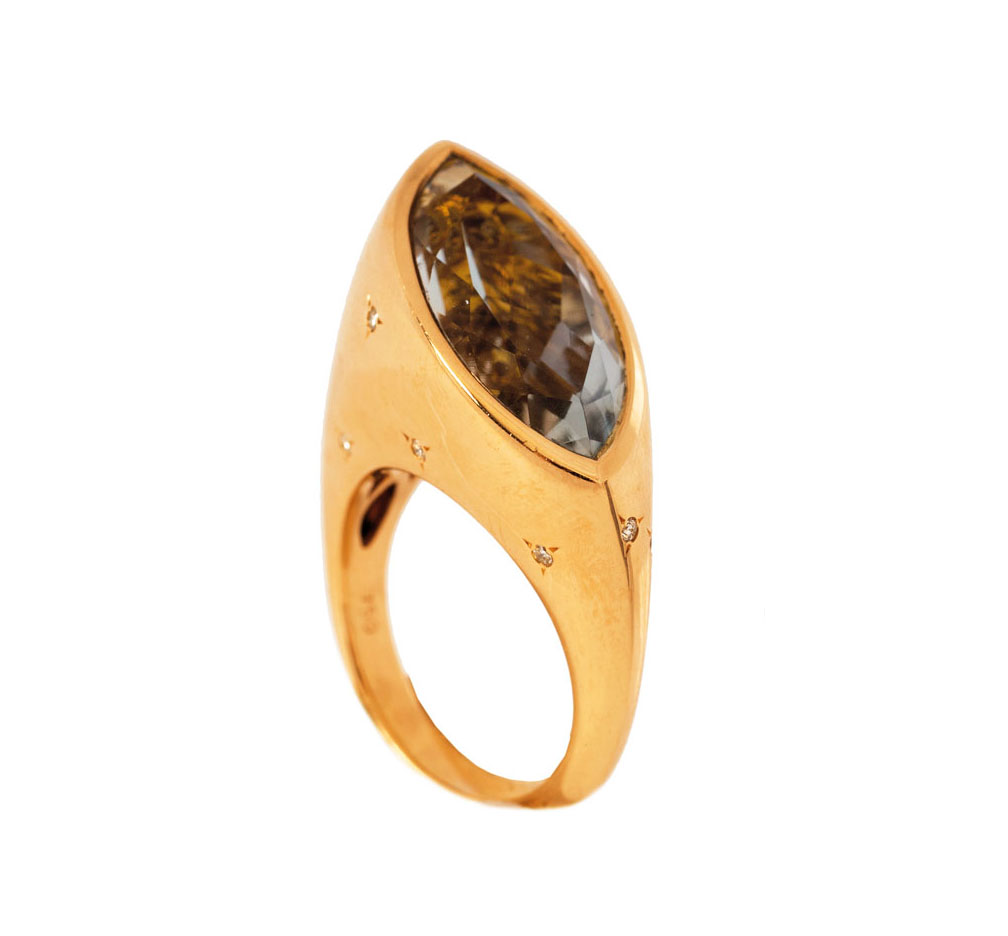 A modern prasiolith goldring with diamonds