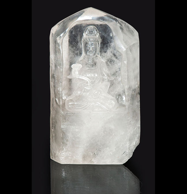 A rock crystal carving 'Guanyin'