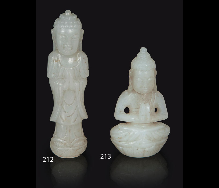 Kleine Jade-Schnitzerei 'Betender Buddha'