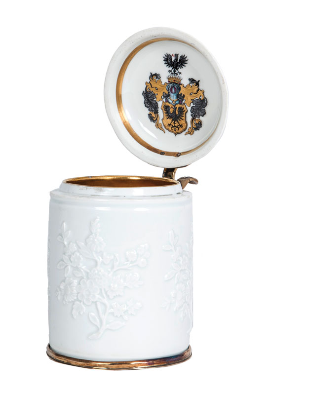 An armorial tankard with flower relief - image 2