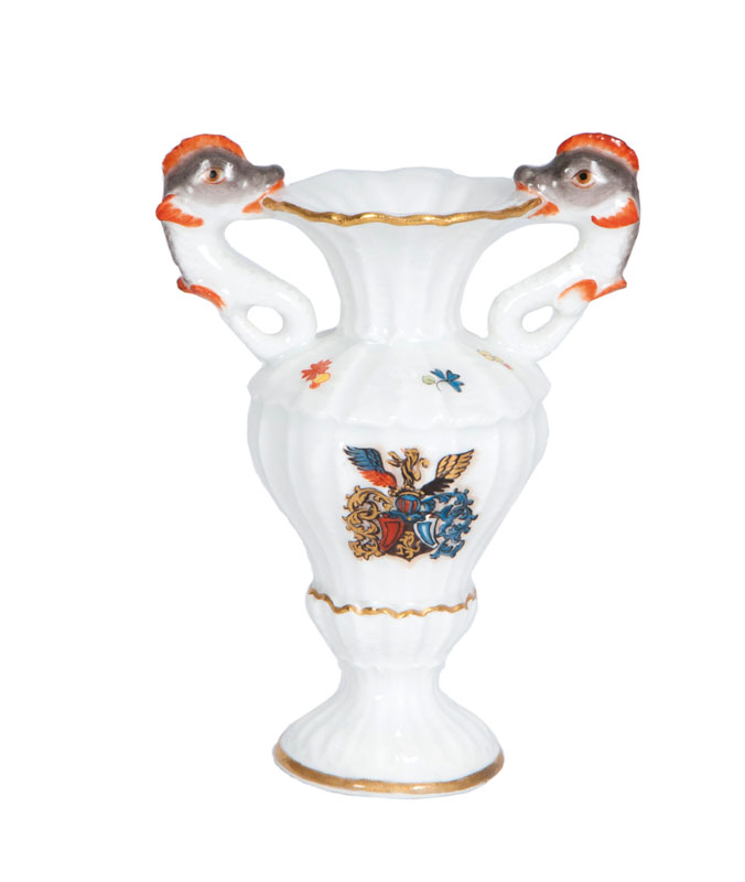 A rare miniature vase with the coat of arms of the Earl of Hennicke
