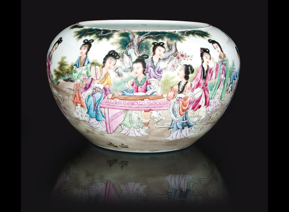 A large vase with a garden scene