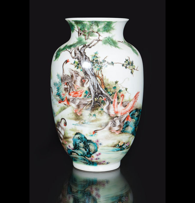 A vase with wild geese