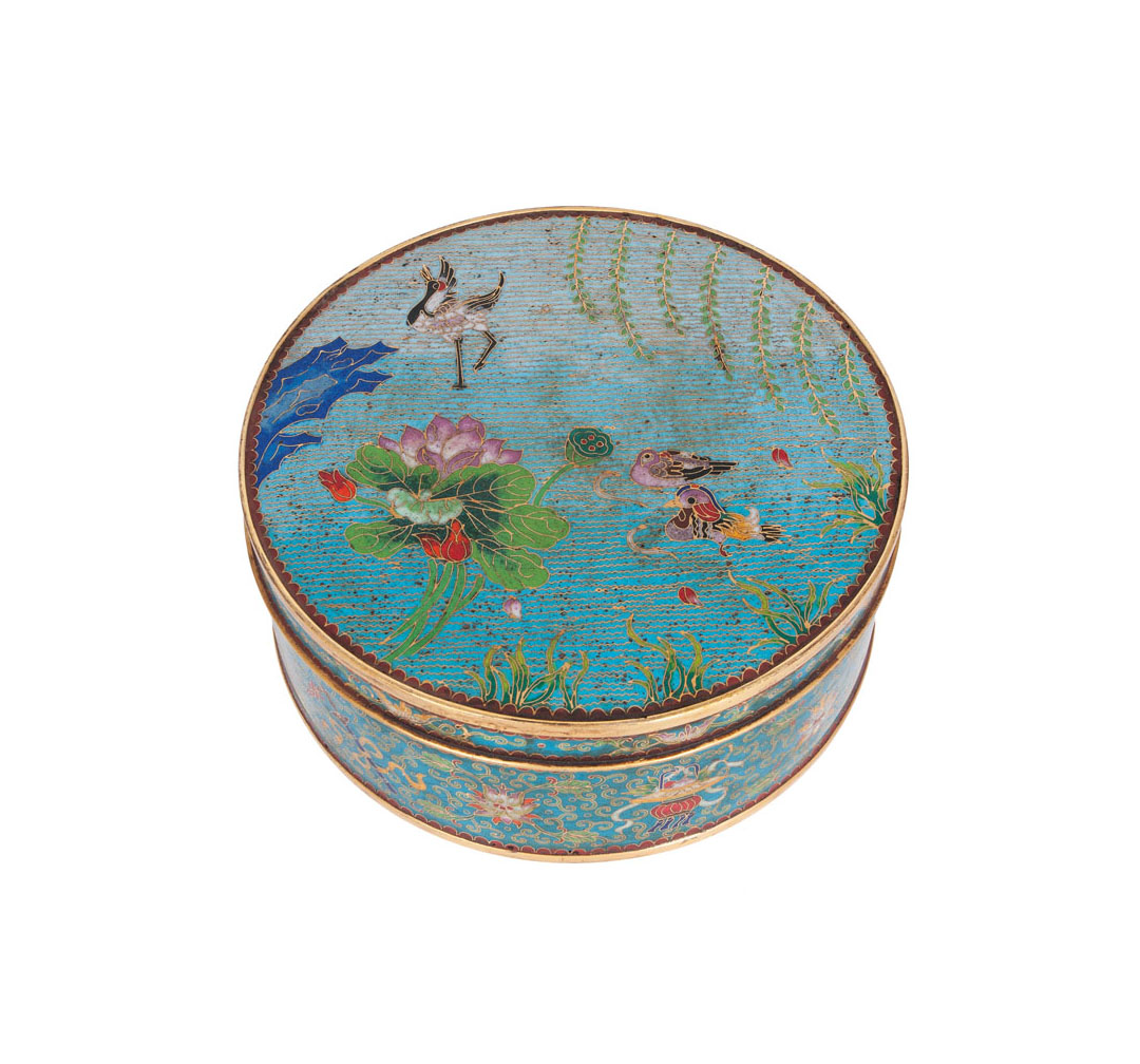 A gorgeous cloisonné lidded box 'Lake scenery'