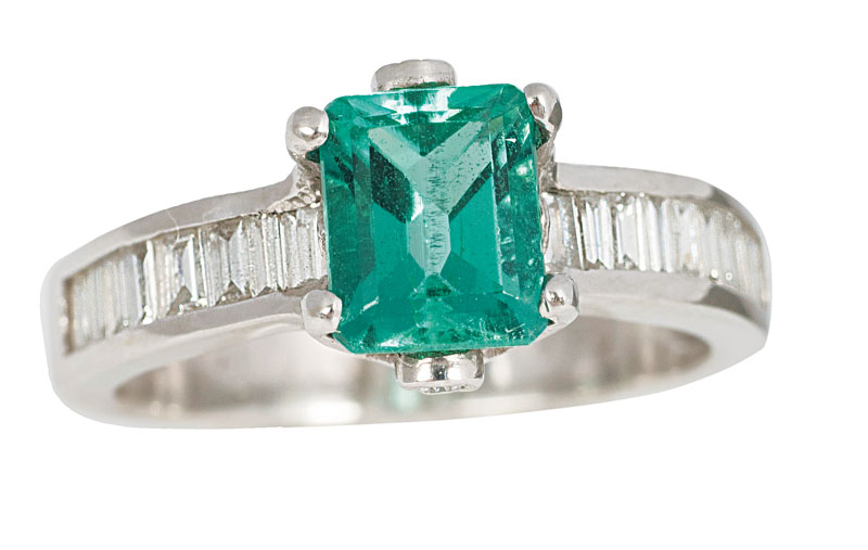 A fine emerald diamond ring - image 2