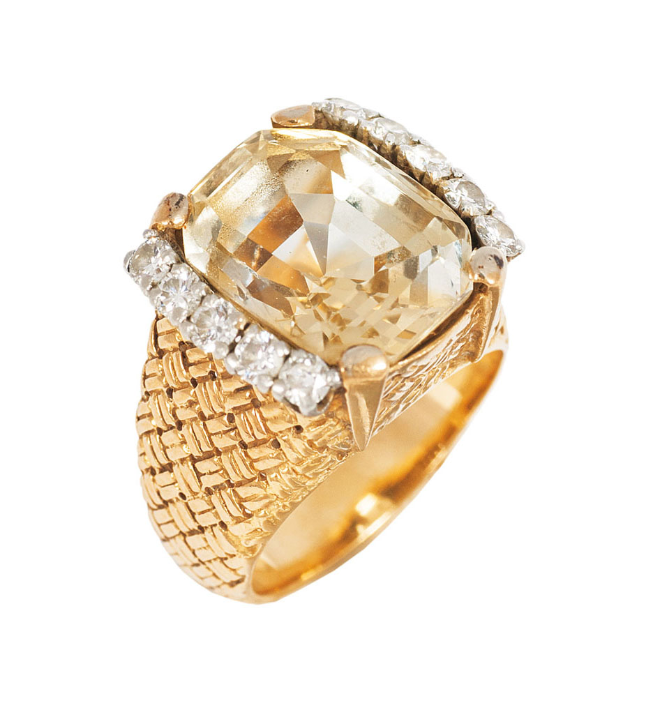 A highcarat sapphire diamond ring
