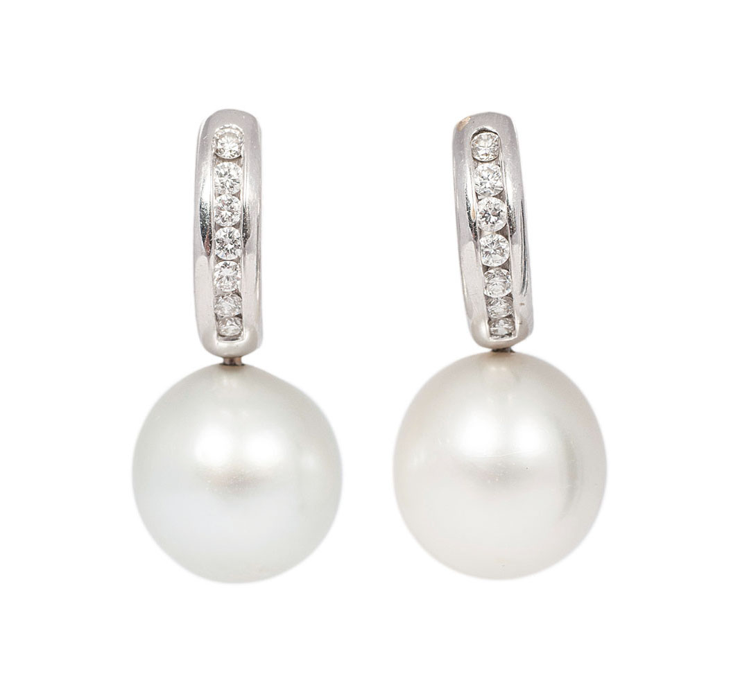 A pair of Southseapearl diamond earrings