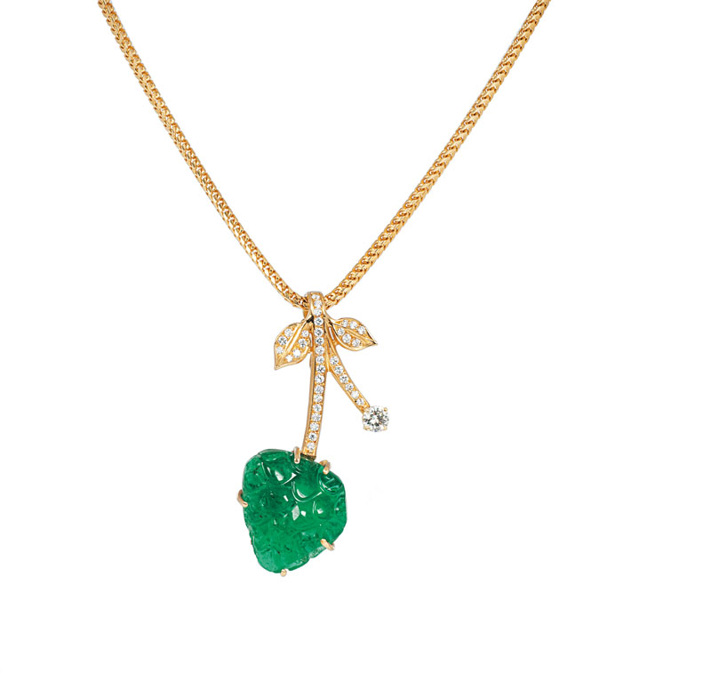 A rare emerald diamond pendant 'Berry'