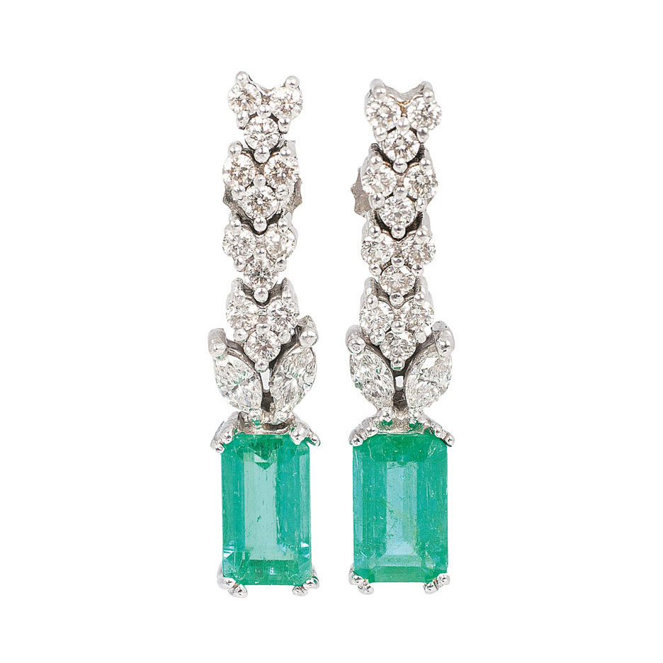 A pair of emerald diamond earpendants