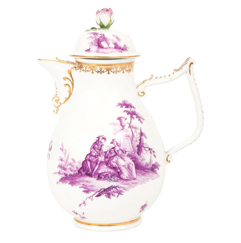 A coffee pot with fine Watteau-scenes in purple monochrome