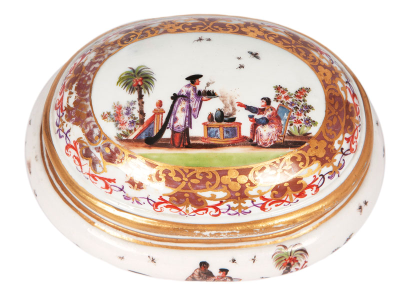 An oval sugar box with fine Höroldt-Chinoiseries - image 2