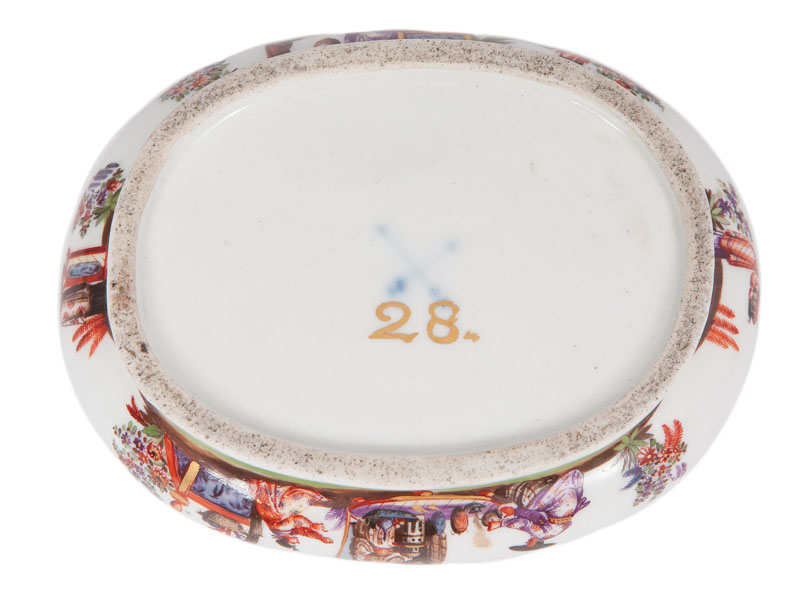 An oval sugar box with fine Höroldt-Chinoiseries - image 3