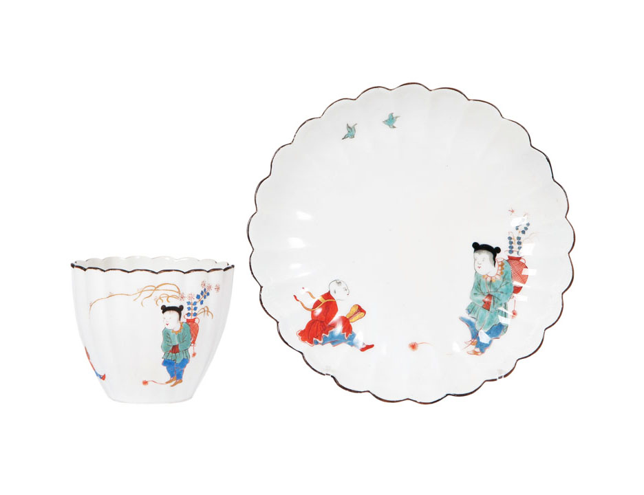 A fine Kakiemon tea bowl with Chinese figures