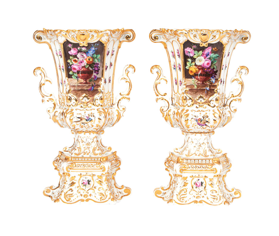 A pair of pompous vases with rich gold decoration and flower painting